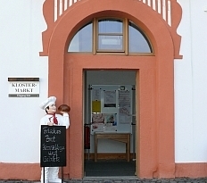 Eingang zu unserem Klostermarkt auf dem Klosterhof vom Kloster St. Marienthal